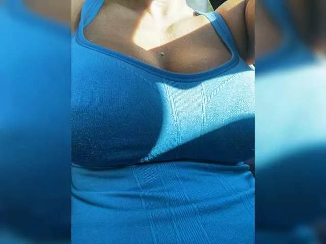adrianna_fox on BongaCams 