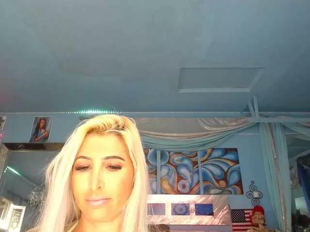 adrianna_fox on BongaCams 