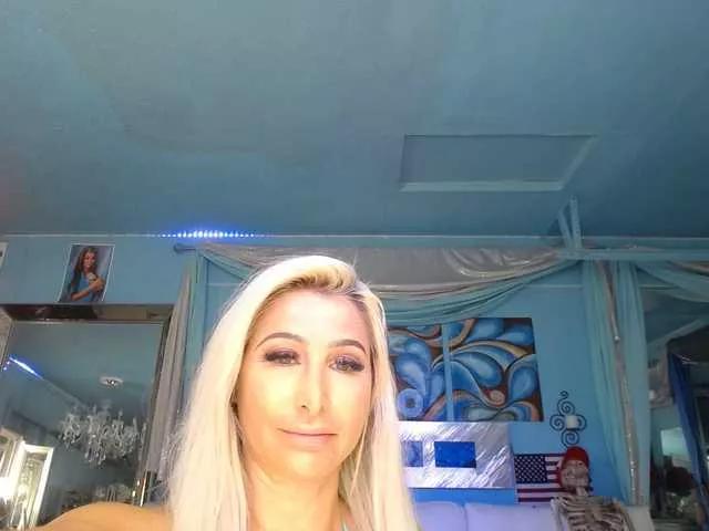 adrianna_fox on BongaCams 