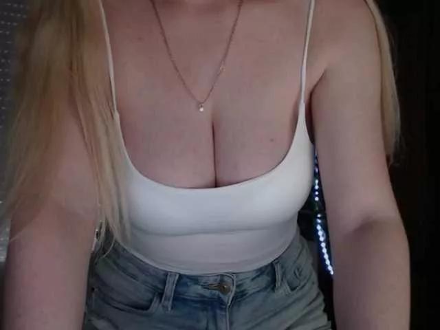 Alina-Lovely on BongaCams 