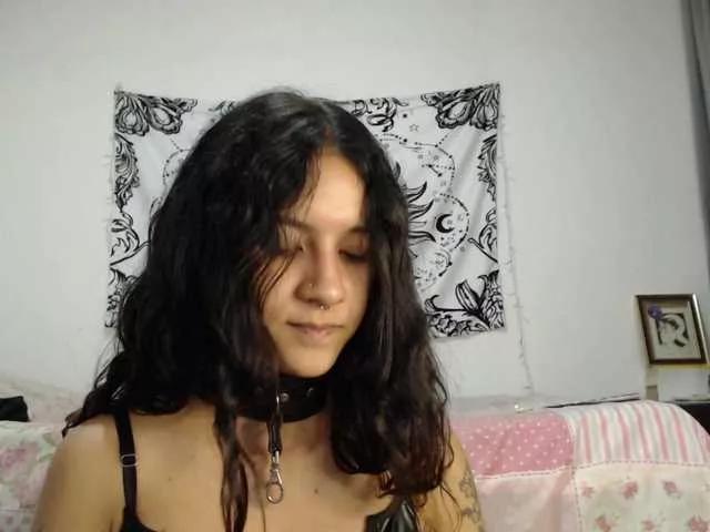AlinaWoolf on BongaCams 