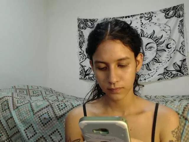 AlinaWoolf on BongaCams 
