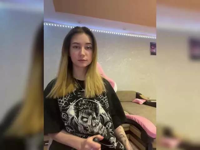 Alisa21-1 on BongaCams 