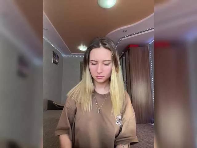 Alisa21-1 on BongaCams 