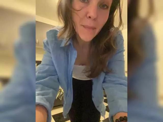 Alisasqrl on BongaCams 