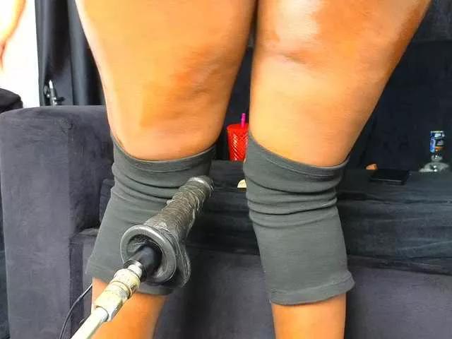 Assiology on BongaCams 