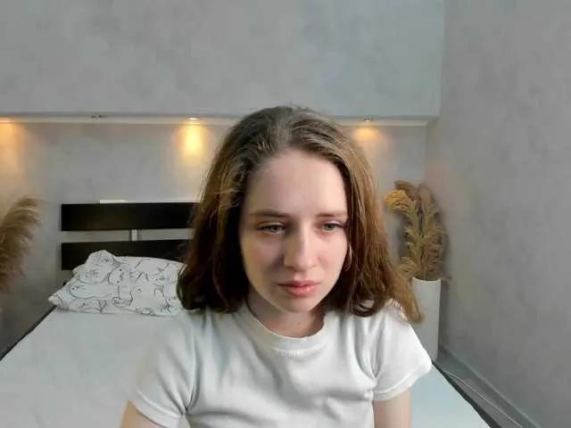 Sexy Camilla-Kelly wants you to fuck her body now Camilla-Kelly from BongaCams