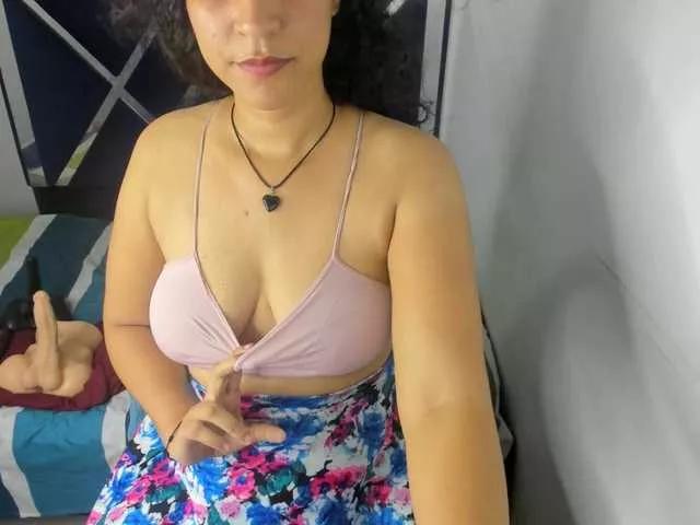 CherryHotttt on BongaCams 