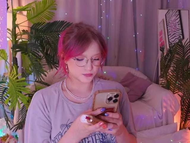 CrazyWine on BongaCams 