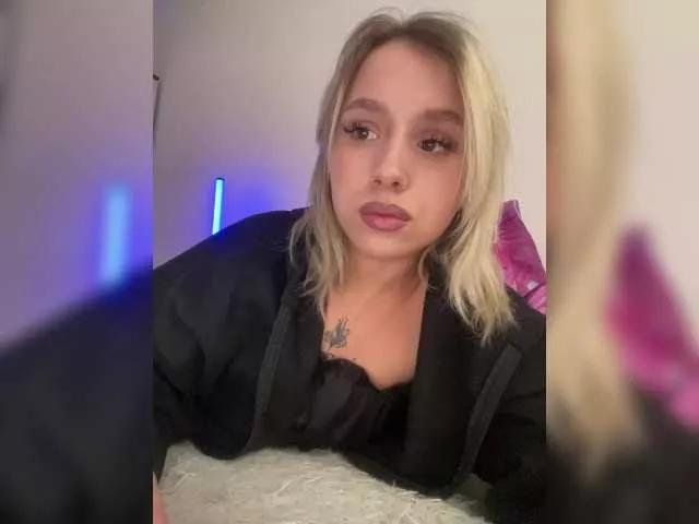 Crystal1-1 on BongaCams 