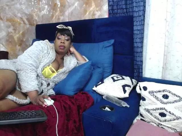 crystalbee on BongaCams 
