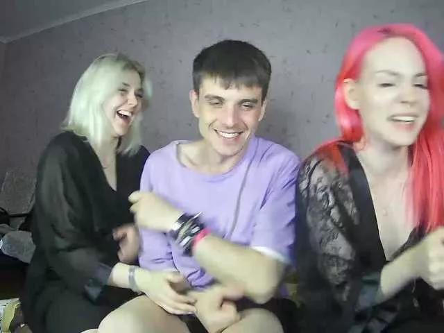 DivineTrio on BongaCams 