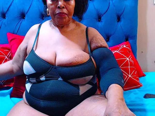 Ebonycandy10 on BongaCams 