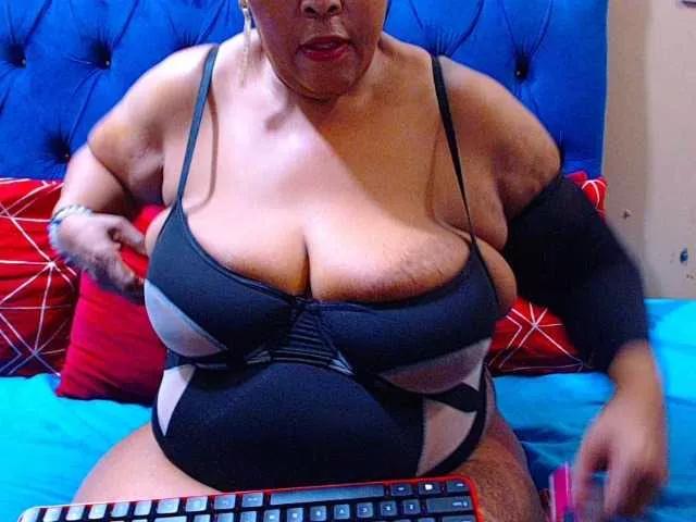 Ebonycandy10 on BongaCams 