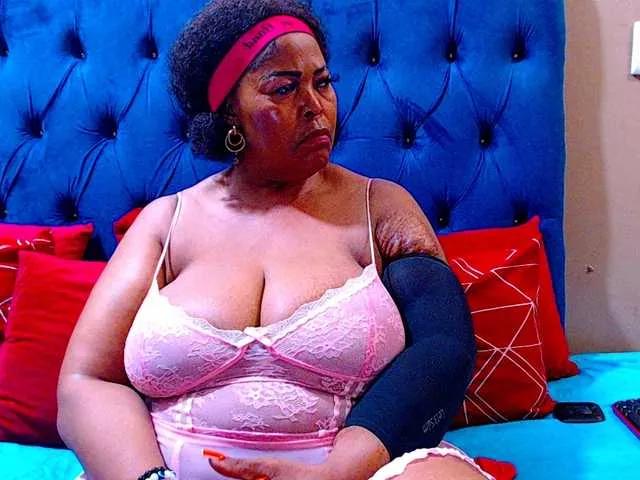 Ebonycandy10 on BongaCams 