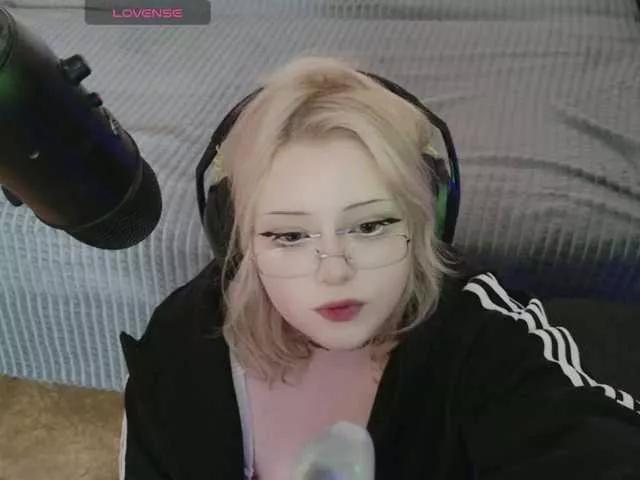 Electro-doll on BongaCams 