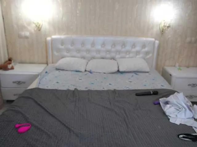Watch slutty camslut EliaRose EliaRose from BongaCams