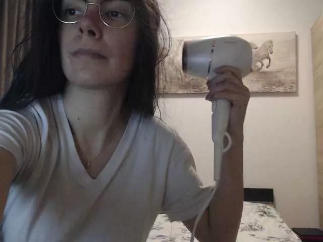 Elinor21 on BongaCams 