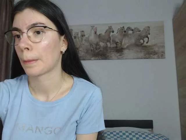 Elinor21 on BongaCams 