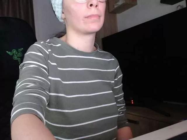 Elinor21 on BongaCams 