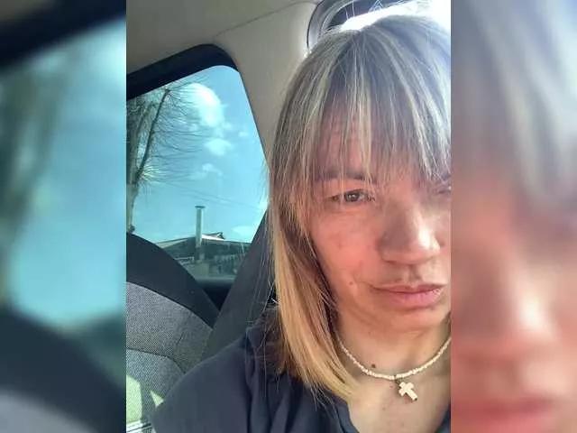 Ella-Pearlie on BongaCams 