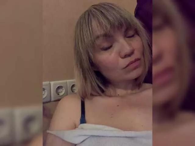 Ella-Pearlie on BongaCams 