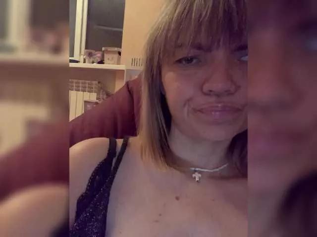 Ella-Pearlie on BongaCams 