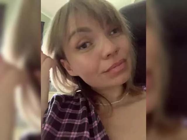 Ella-Pearlie on BongaCams 
