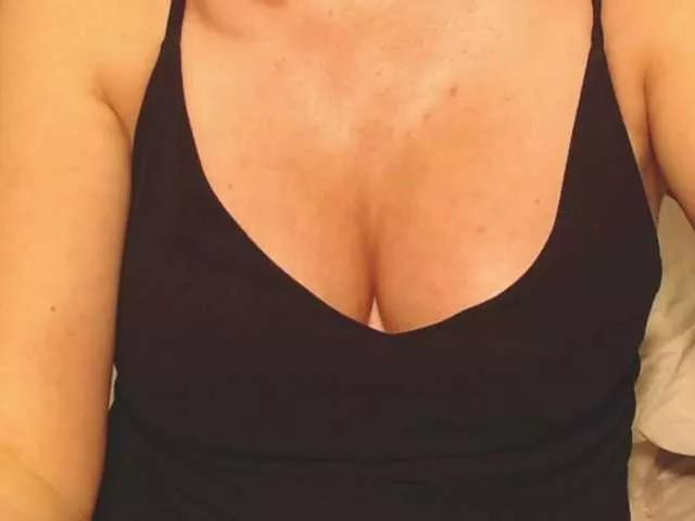 Offline ellaine on BongaCams