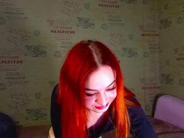 Masturbate to naked performer Emiless emiless from BongaCams