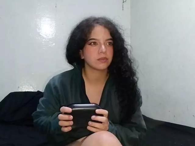 EmmaCurlss on BongaCams