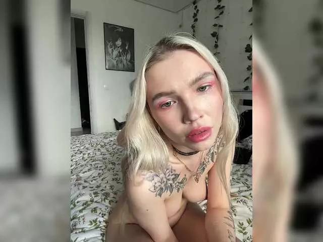 Emmagoodgirl on BongaCams 