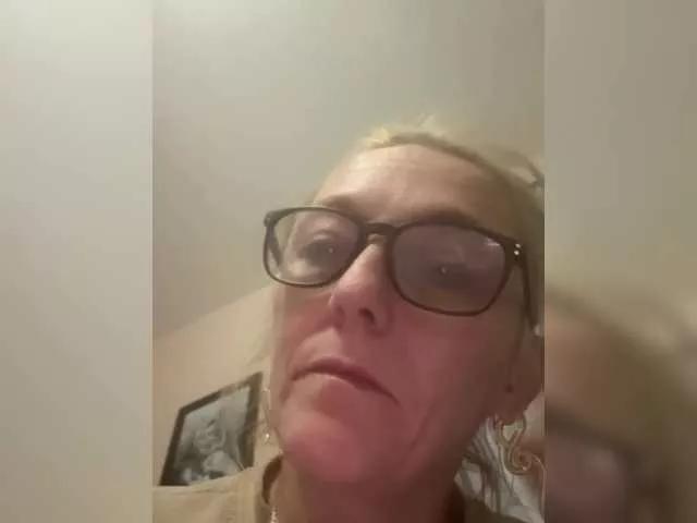 Esagee on BongaCams 