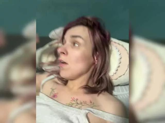 Foxy27 on BongaCams 