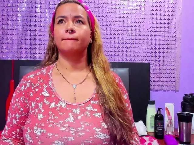 hazeel34 on BongaCams 