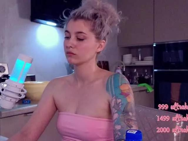 HoneyCherry on BongaCams 
