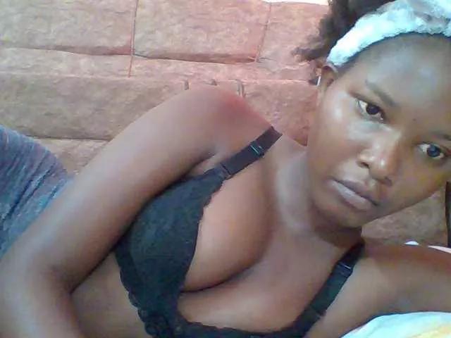 Hornyqueen4 on BongaCams 