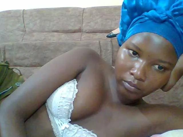 Hornyqueen4 on BongaCams 