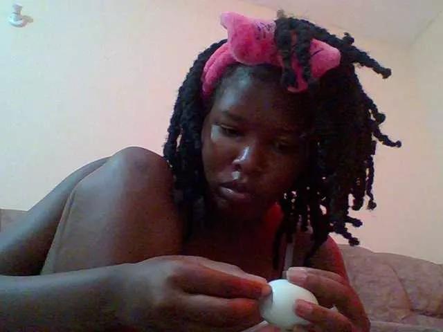 Hornyqueen4 on BongaCams 