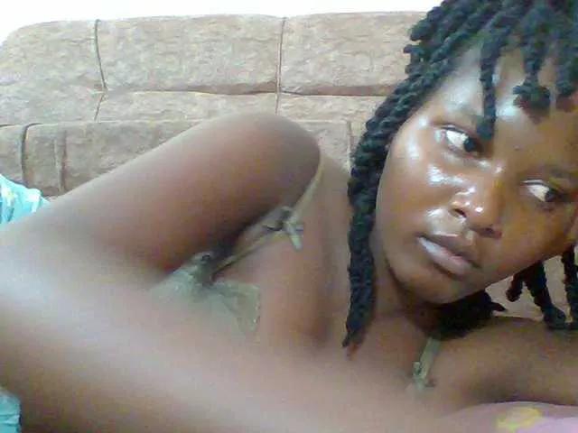 Hornyqueen4 on BongaCams 