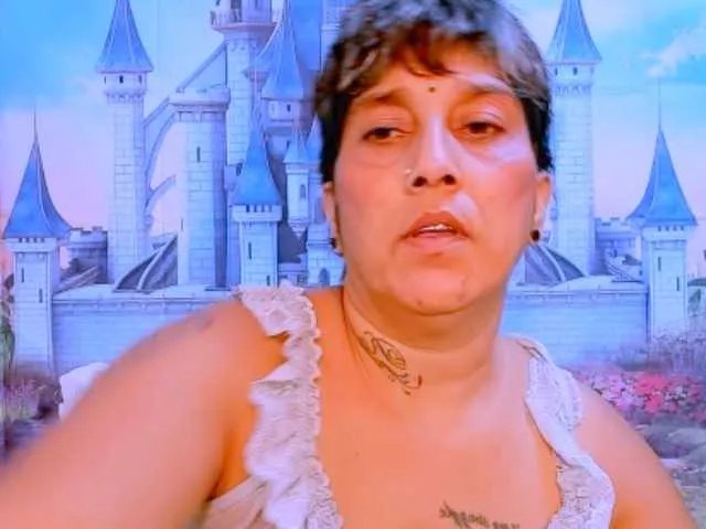 Freechat indianroxy on BongaCams