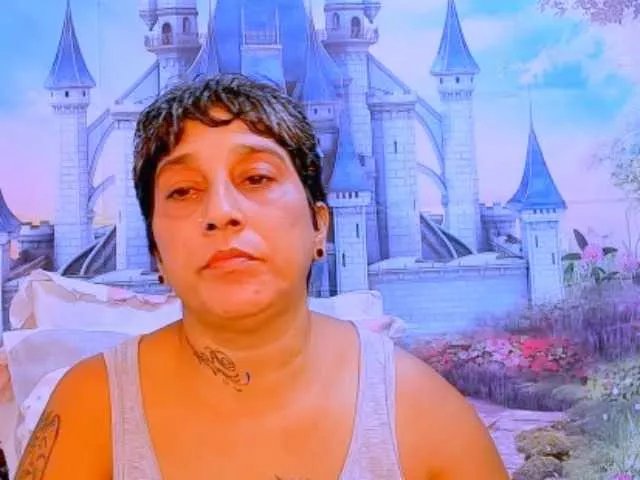 Freechat indianroxy on BongaCams