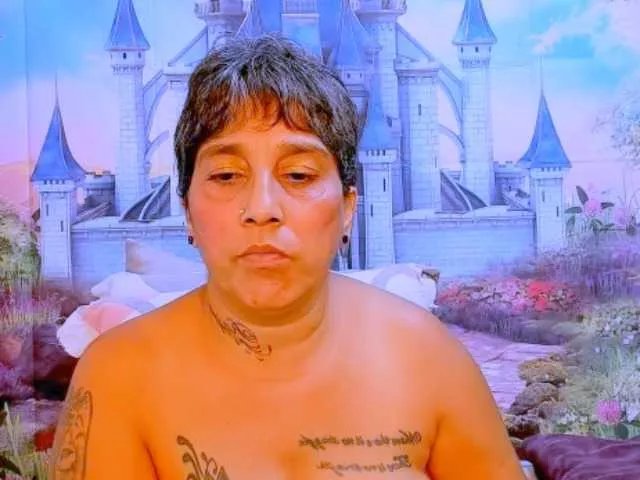 Freechat indianroxy on BongaCams