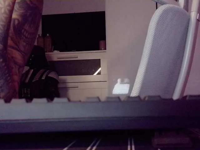 Isizzu-TOP on BongaCams