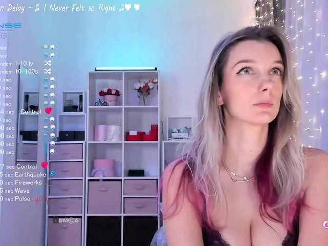 Karamelsw on BongaCams 