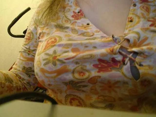 KarinaPlay23 on BongaCams 