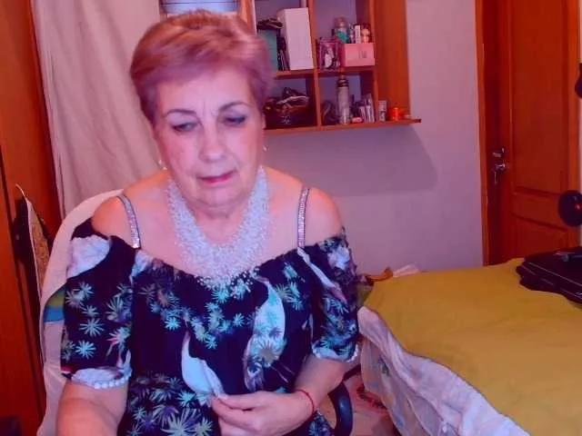 Kira9476 on BongaCams 