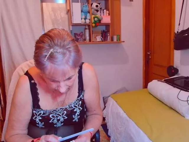 Kira9476 on BongaCams 