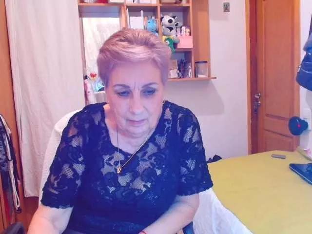 Kira9476 on BongaCams 