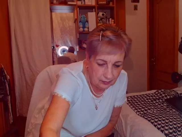 Kira9476 on BongaCams 